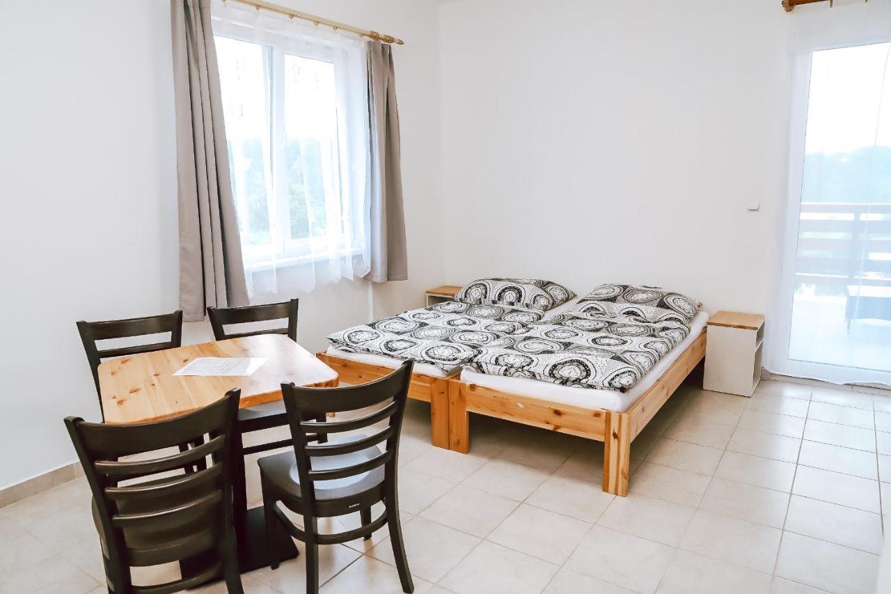 Chaty a Apartmány Hracholusky Kemp Kosatka Pnovany Exterior foto