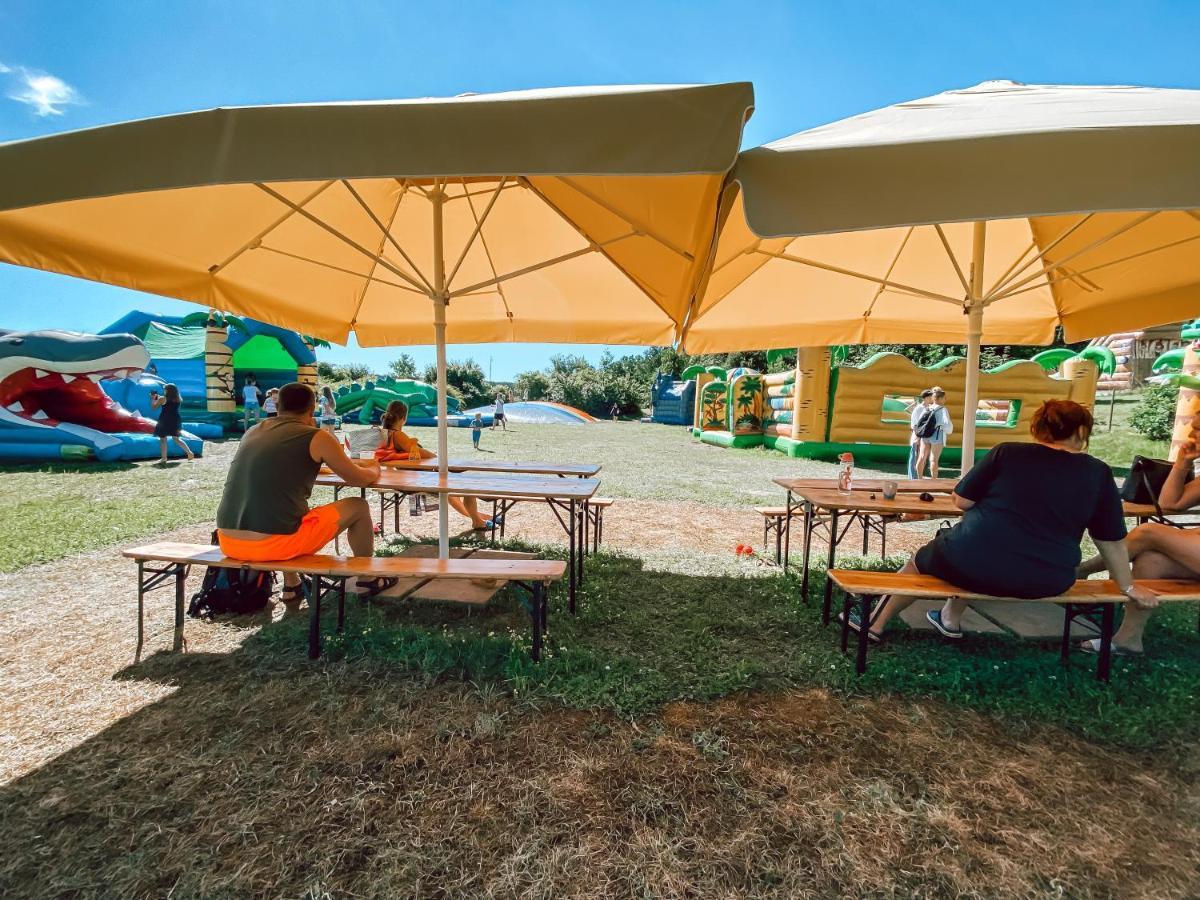 Chaty a Apartmány Hracholusky Kemp Kosatka Pnovany Exterior foto