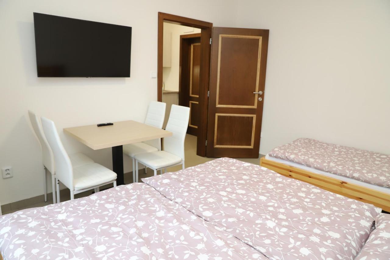 Chaty a Apartmány Hracholusky Kemp Kosatka Pnovany Exterior foto
