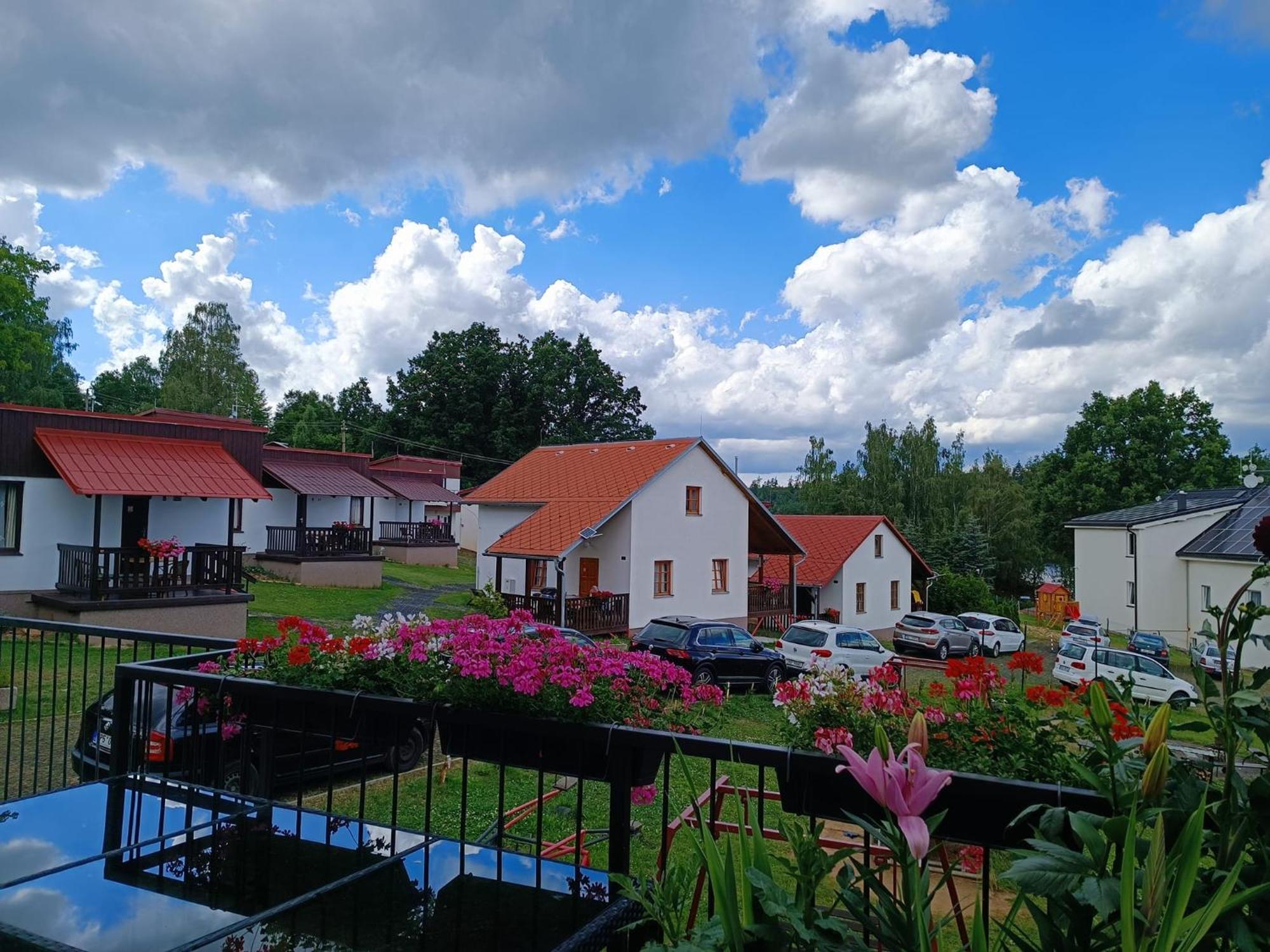 Chaty a Apartmány Hracholusky Kemp Kosatka Pnovany Exterior foto